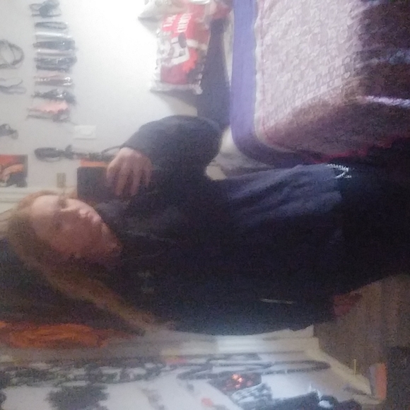 Under Armour black sweater - Picture 1 of 4